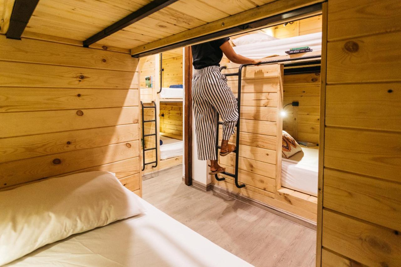 Island Hostels Коломбо Екстер'єр фото A capsule hotel in Tokyo